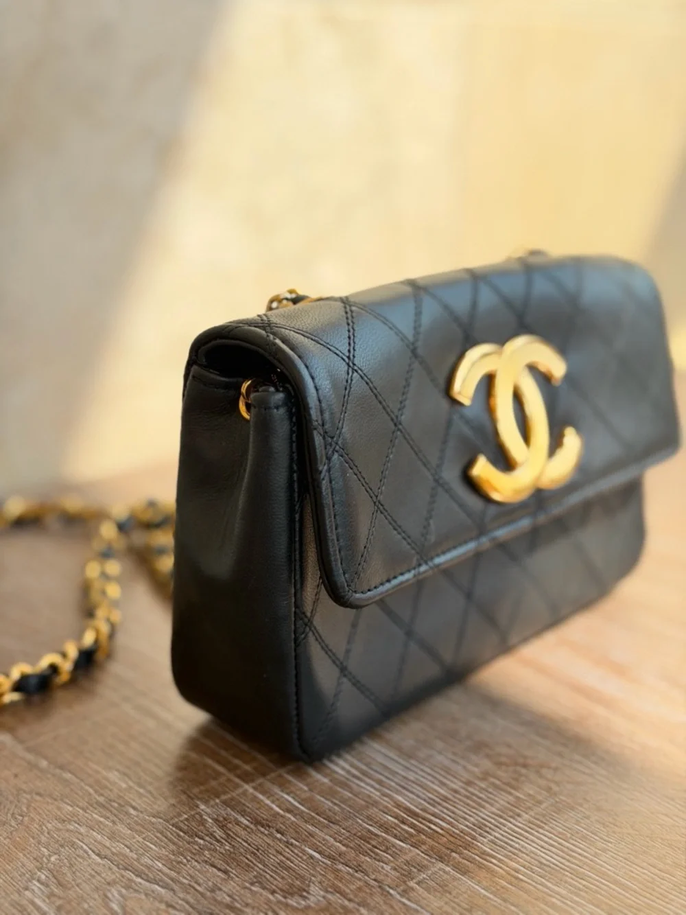 CHANEL Vintage Black Quilted Shoulder Bag with Gold CC - Picture 2 of 6